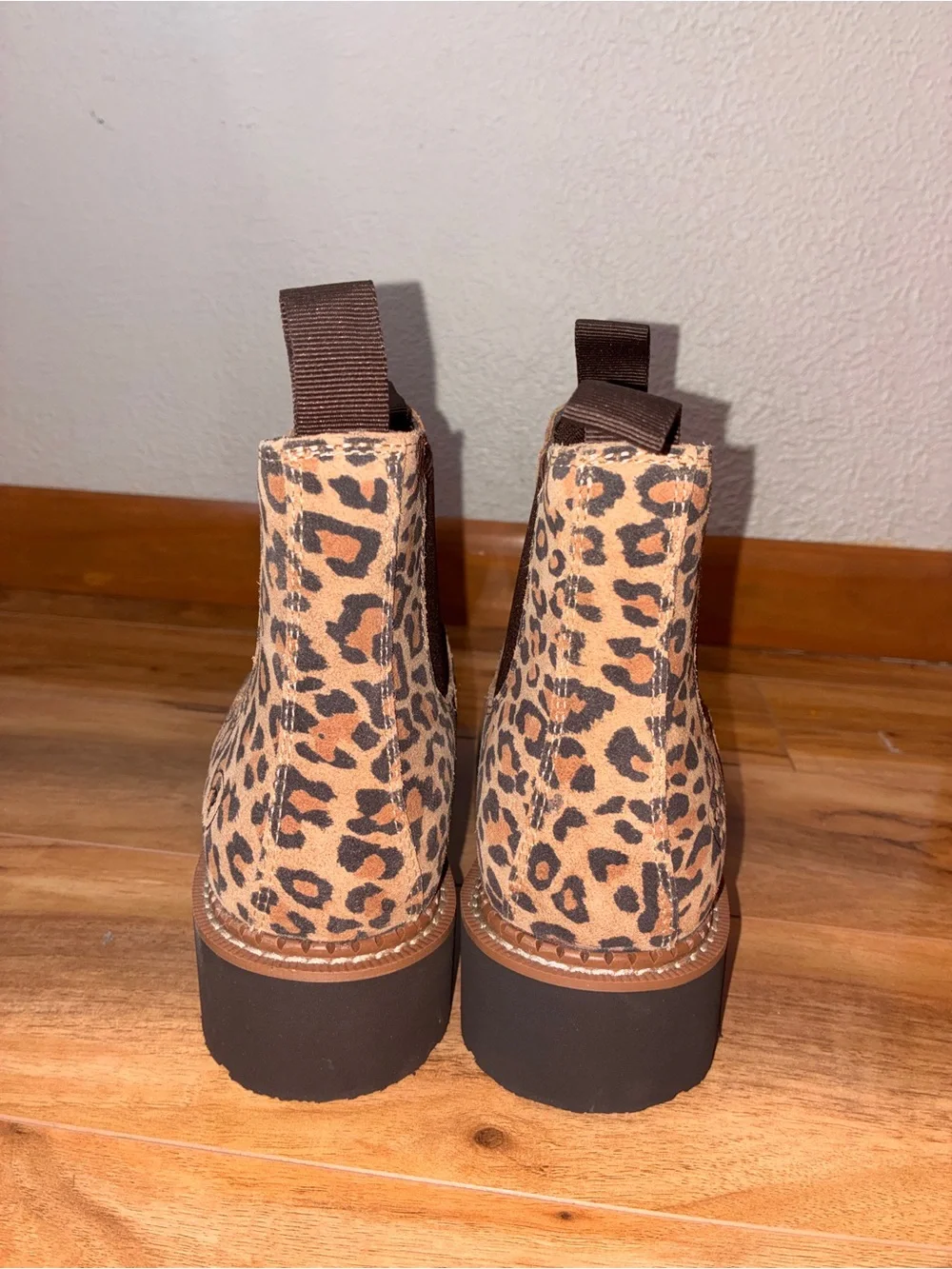 Ariat Women's Fatbaby Twin Gore Chelsea Western Boots, Cheetah print- size 6.5 B